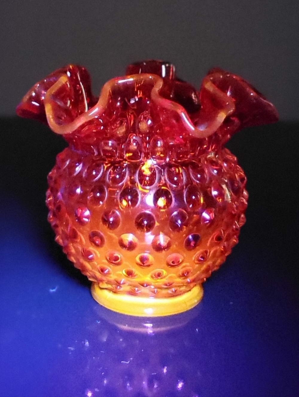 Fenton Amberina 4 1/4" Double Crimp Vase - Picture 4 of 12